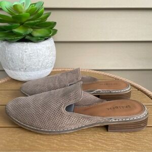 Indigo Rd. Hayze Beige Faux Suede Boho Slip-On Mule Women's 7.5 Office Chic Flat